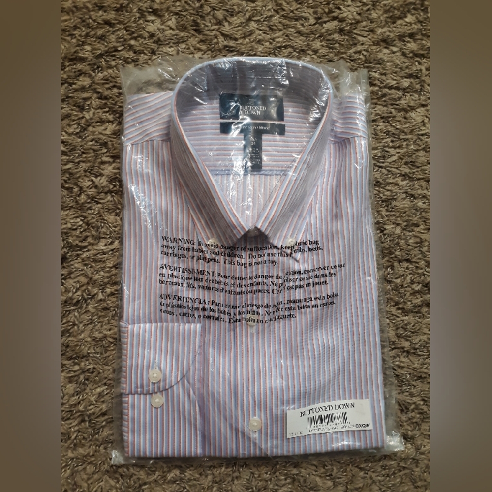 #491NWT Buttoned Down Men's Slim Fit Red White and Blue  dress shirt. 16 1/2